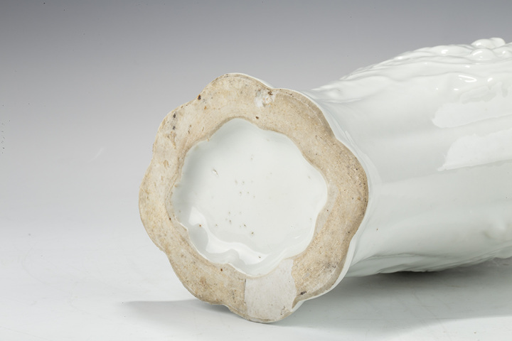 古玩陶瓷民國·白釉模印觀音海棠花觚拍賣，當前價格1850元