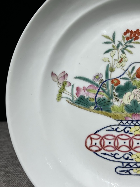 古玩陶瓷民國·粉彩花籃紋盤 真品鑒賞圖
