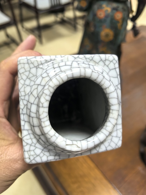 古玩陶瓷哥窯琮式瓶真品鑒賞圖