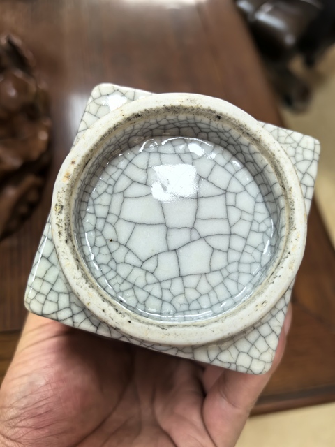 古玩陶瓷哥窯琮式瓶真品鑒賞圖