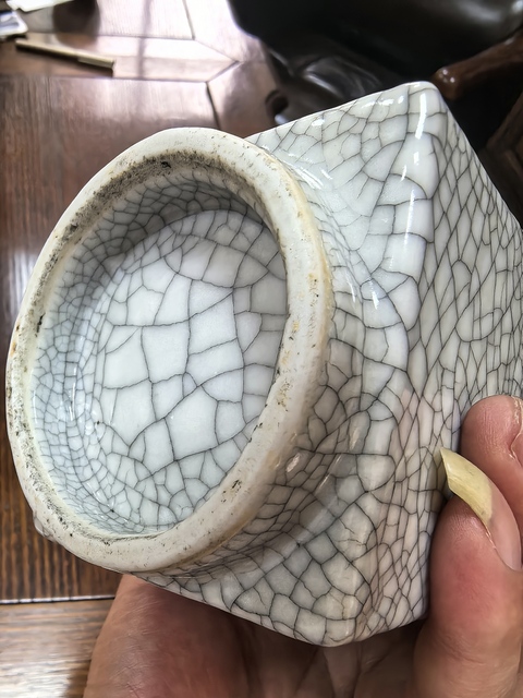 古玩陶瓷哥窯琮式瓶真品鑒賞圖