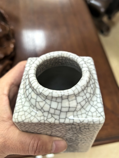 古玩陶瓷哥窯琮式瓶真品鑒賞圖