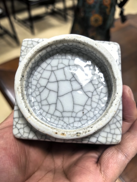 古玩陶瓷哥窯琮式瓶真品鑒賞圖
