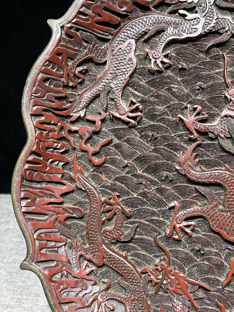 古玩陶瓷龍紋葵口盤真品鑒賞圖