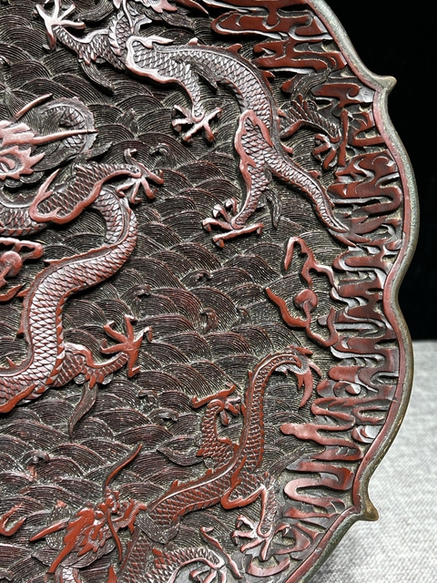 古玩陶瓷龍紋葵口盤真品鑒賞圖
