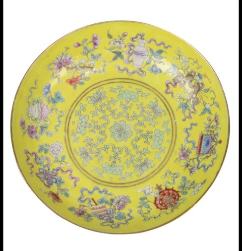 古玩陶瓷黃地佛家八寶粉彩盤真品鑒賞圖
