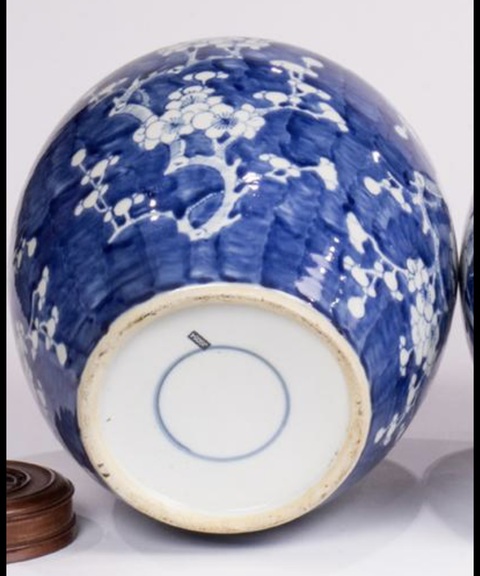 古玩陶瓷青花留白冰梅紋罐真品鑒賞圖