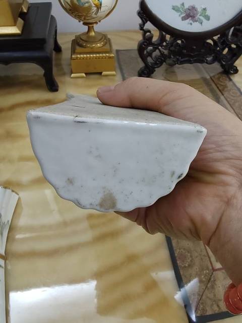 古玩陶瓷壁瓶真品鑒賞圖