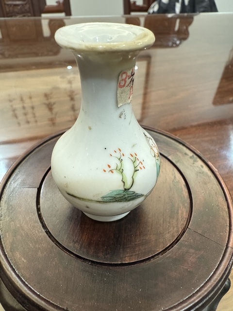 古玩陶瓷晚清粉彩人物紋小瓶拍賣，當前價格255元