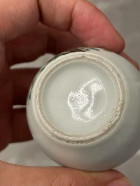 古玩陶瓷粉彩花卉紋天球瓶真品鑒賞圖