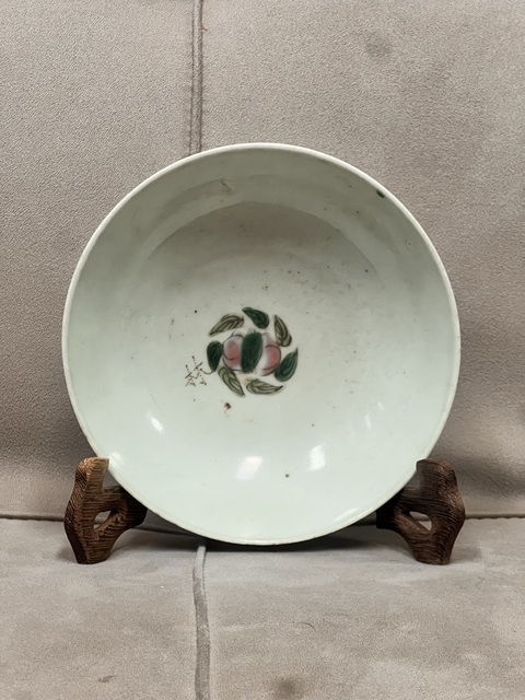 古玩陶瓷粉彩四季花卉紋碗真品鑒賞圖