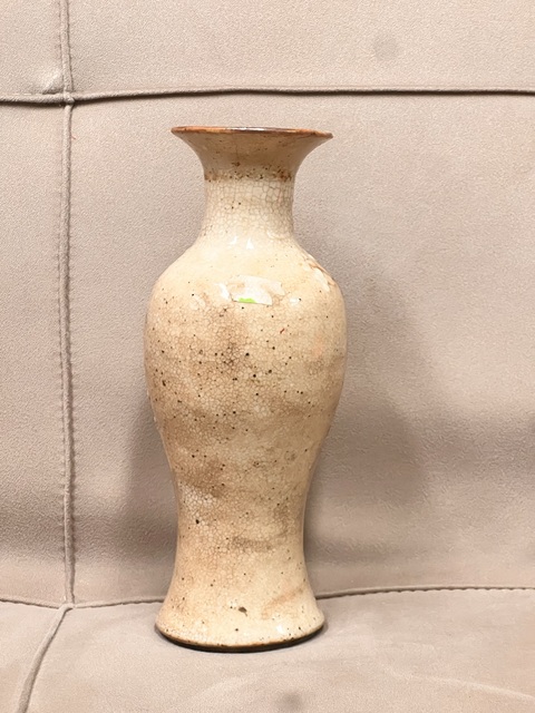 古玩陶瓷哥釉鐵骨泥花卉紋撇口瓶真品鑒賞圖