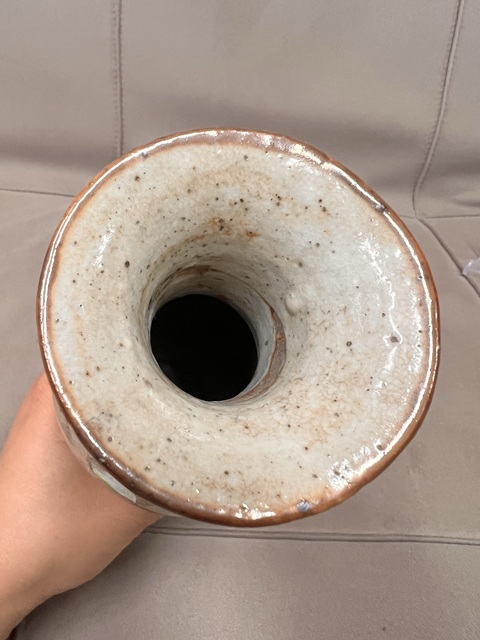 古玩陶瓷哥釉鐵骨泥花卉紋撇口瓶真品鑒賞圖
