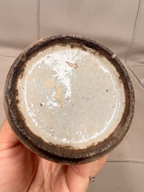 古玩陶瓷哥釉鐵骨泥花卉紋撇口瓶真品鑒賞圖