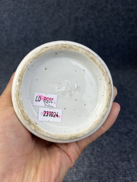古玩陶瓷青花花卉紋八方瓶真品鑒賞圖