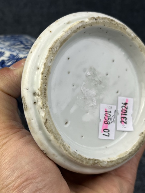 古玩陶瓷青花花卉紋八方瓶真品鑒賞圖