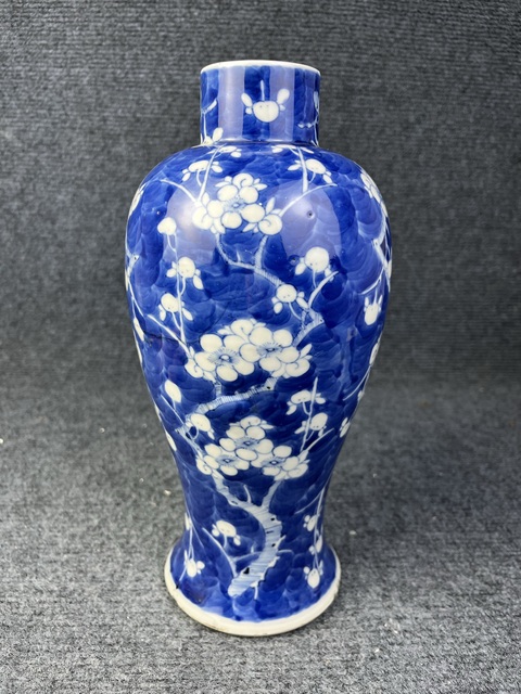 古玩陶瓷青花冰梅雞腿瓶真品鑒賞圖