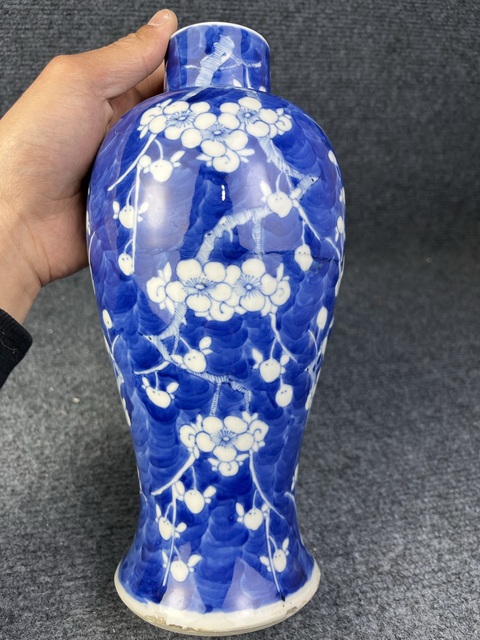 古玩陶瓷青花冰梅雞腿瓶真品鑒賞圖