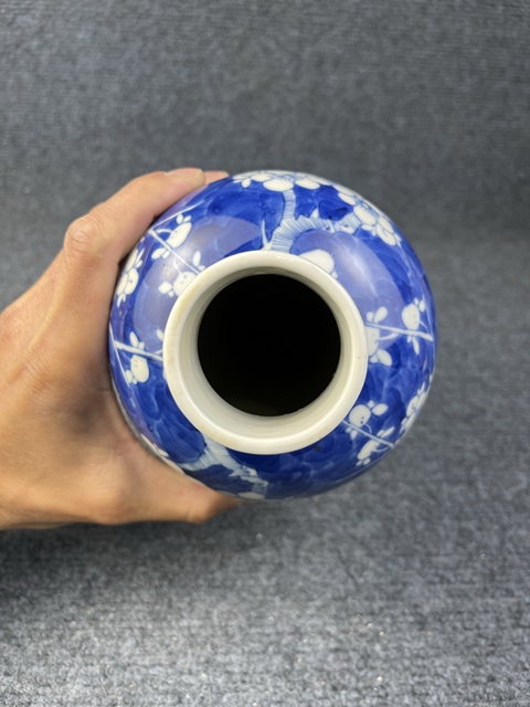 古玩陶瓷青花冰梅雞腿瓶真品鑒賞圖