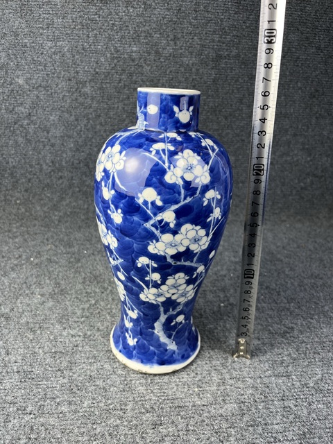 古玩陶瓷青花冰梅雞腿瓶真品鑒賞圖