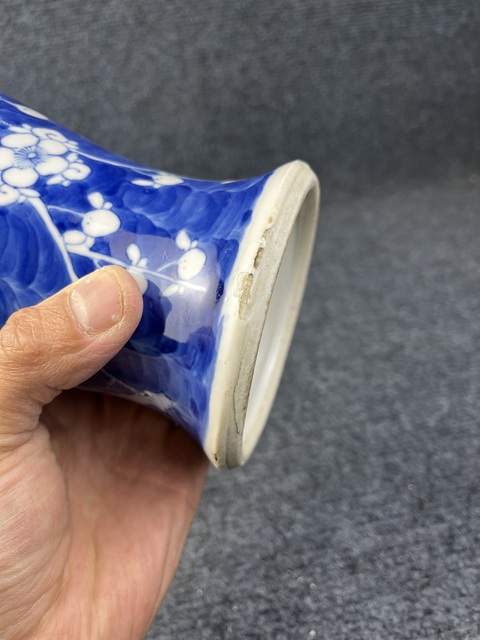 古玩陶瓷青花冰梅雞腿瓶真品鑒賞圖
