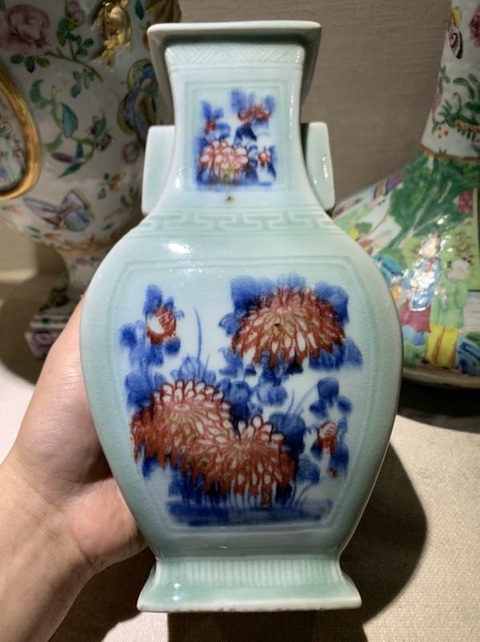 古玩陶瓷冬青釉青花釉里紅花卉紋四方瓶真品鑒賞圖