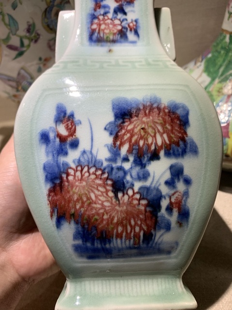 古玩陶瓷冬青釉青花釉里紅花卉紋四方瓶真品鑒賞圖