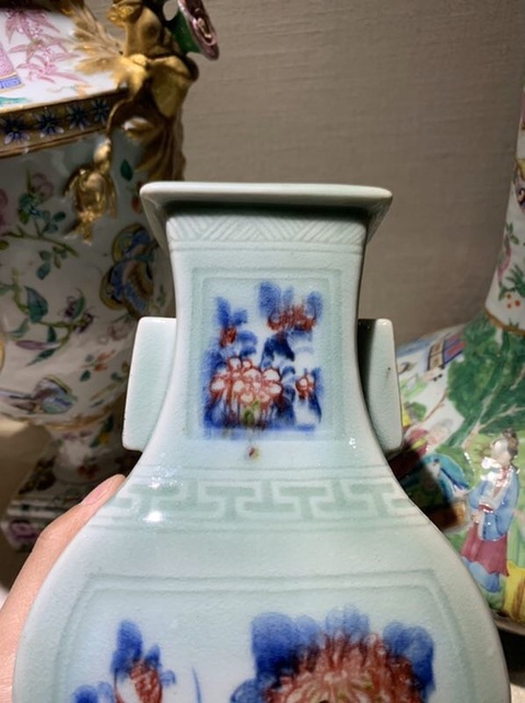 古玩陶瓷冬青釉青花釉里紅花卉紋四方瓶真品鑒賞圖