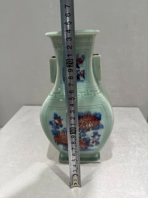 古玩陶瓷冬青釉青花釉里紅花卉紋四方瓶真品鑒賞圖