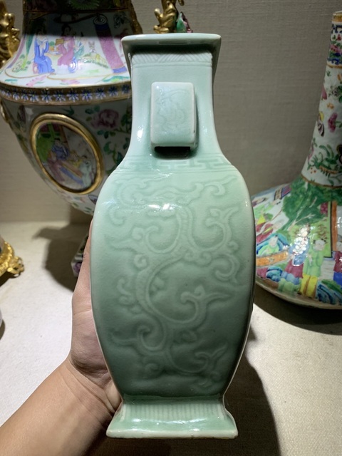 古玩陶瓷冬青釉青花釉里紅花卉紋四方瓶真品鑒賞圖