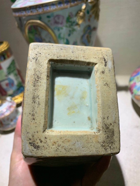 古玩陶瓷冬青釉青花釉里紅花卉紋四方瓶真品鑒賞圖