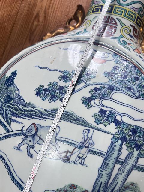 古玩陶瓷斗彩抱月瓶真品鑒賞圖