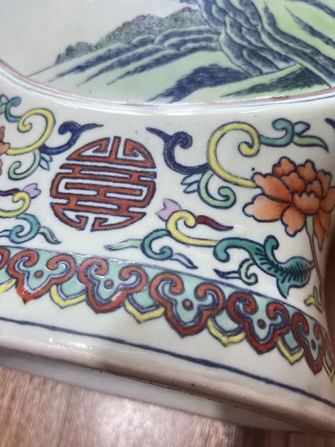 古玩陶瓷斗彩抱月瓶真品鑒賞圖