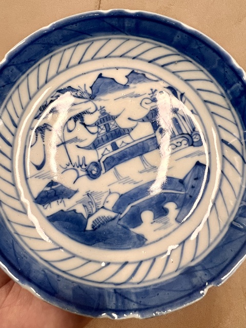 古玩陶瓷青花山水樓閣紋折沿盤真品鑒賞圖