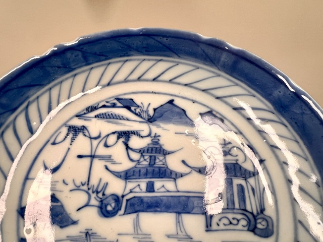 古玩陶瓷青花山水樓閣紋折沿盤真品鑒賞圖
