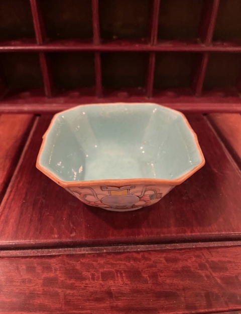 古玩陶瓷博古圖粉彩碗真品鑒賞圖