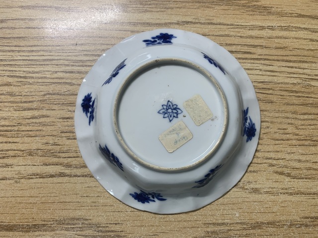 古玩陶瓷青花蟲草紋杯碟真品鑒賞圖