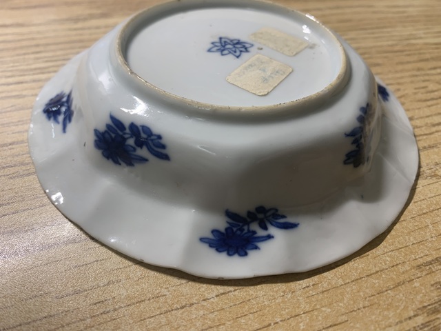 古玩陶瓷青花蟲草紋杯碟真品鑒賞圖
