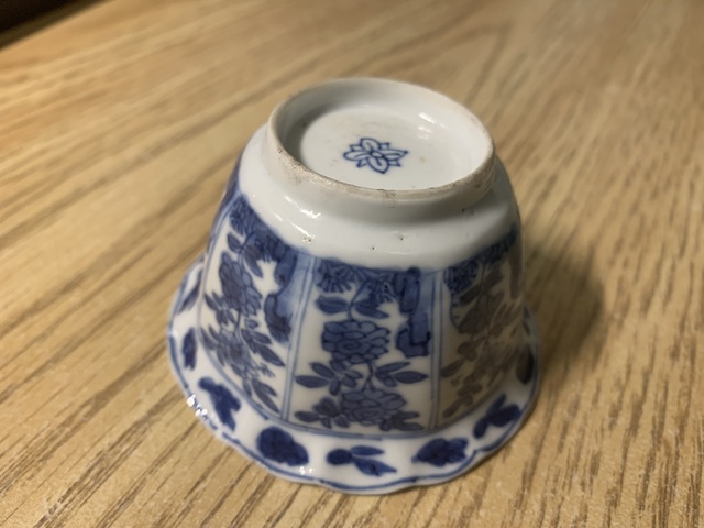 古玩陶瓷青花蟲草紋杯碟真品鑒賞圖