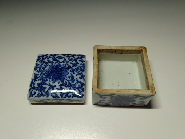 古玩陶瓷青花四方蓋盒真品鑒賞圖
