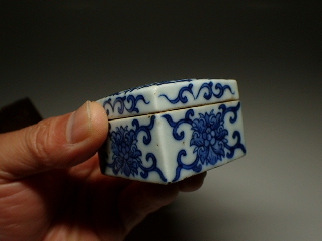 古玩陶瓷青花四方蓋盒真品鑒賞圖