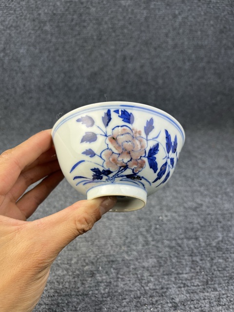 古玩陶瓷青花釉里紅牡丹紋碗真品鑒賞圖