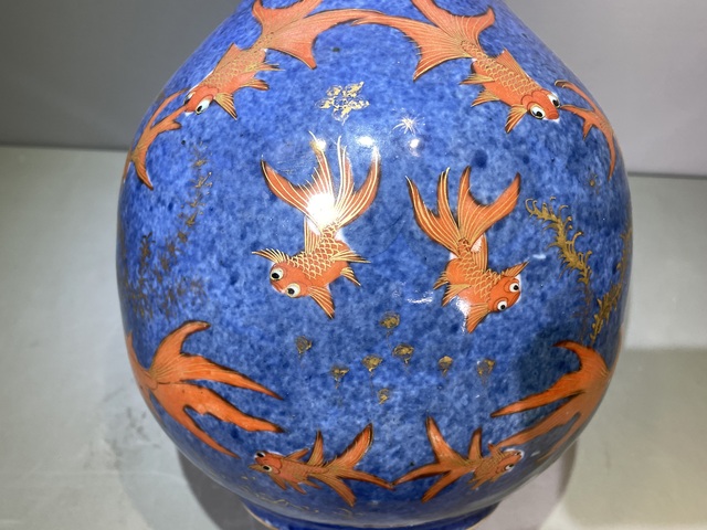 古玩陶瓷灑籃釉礬紅描金瓶真品鑒賞圖