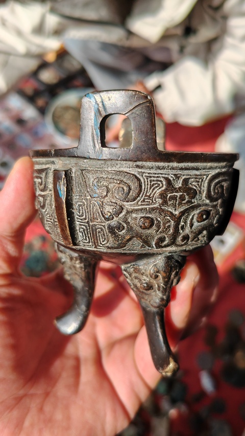 古玩銅器獸面紋戈足鼎式爐真品鑒賞圖