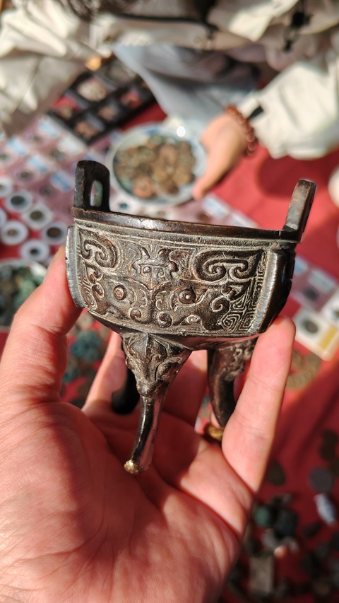 古玩銅器獸面紋戈足鼎式爐真品鑒賞圖
