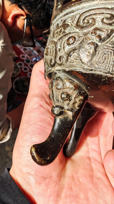 古玩銅器獸面紋戈足鼎式爐真品鑒賞圖