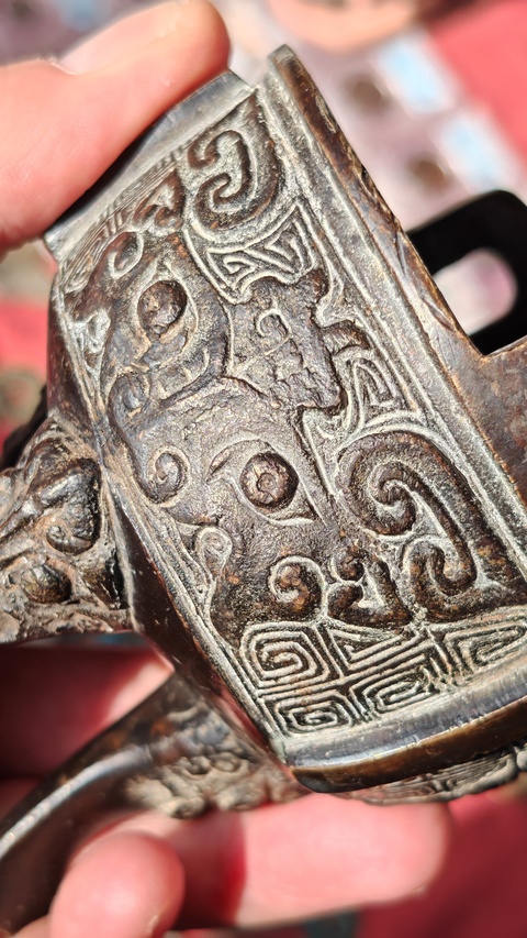 古玩銅器獸面紋戈足鼎式爐真品鑒賞圖