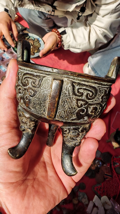 古玩銅器獸面紋戈足鼎式爐真品鑒賞圖