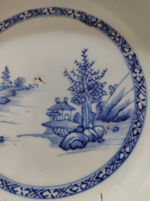 古玩陶瓷清乾隆 青花山水紋折沿盤真品鑒賞圖