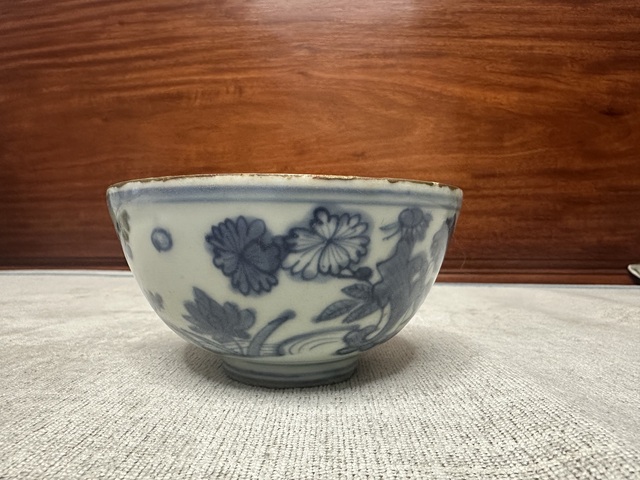 古玩陶瓷明·萬歷青花洞石花卉圖碗拍賣，當前價格2800元